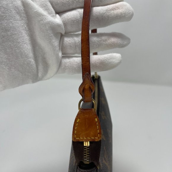 •SOLD•  Louis Vuitton Monogram Pochette Accessories - Picture 10 of 15